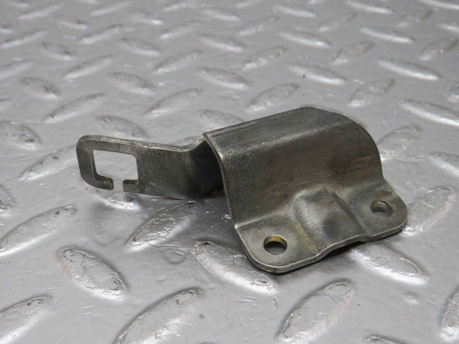 34190 Mercedes-Benz W124 260E Accelerator Cable Bracket Holder