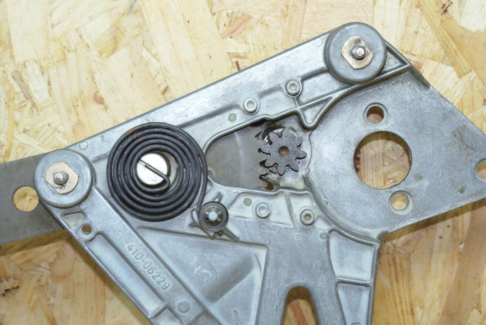 2281 Mercedes-Benz W123 280E Front Left Power Window Regulator 1237202746