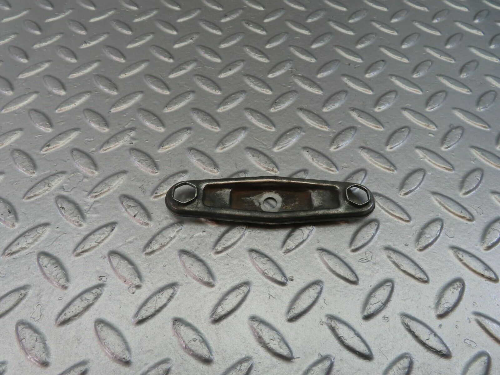 10549 Mercedes-Benz W201 190E Fuel Injector Nozzle Clamp Bracket