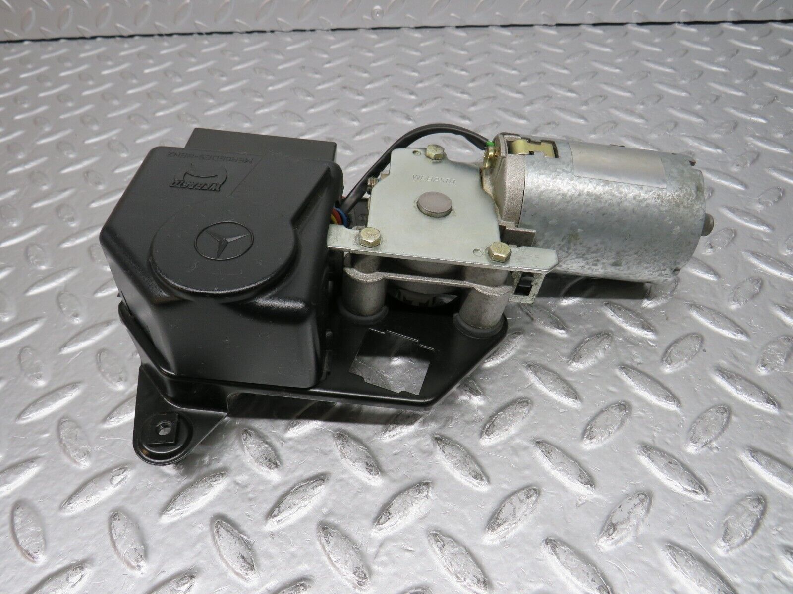 31682 Mercedes-Benz W201 190LE 1.8L Sunroof Motor Webasto With Relay 2017800107 1248210047