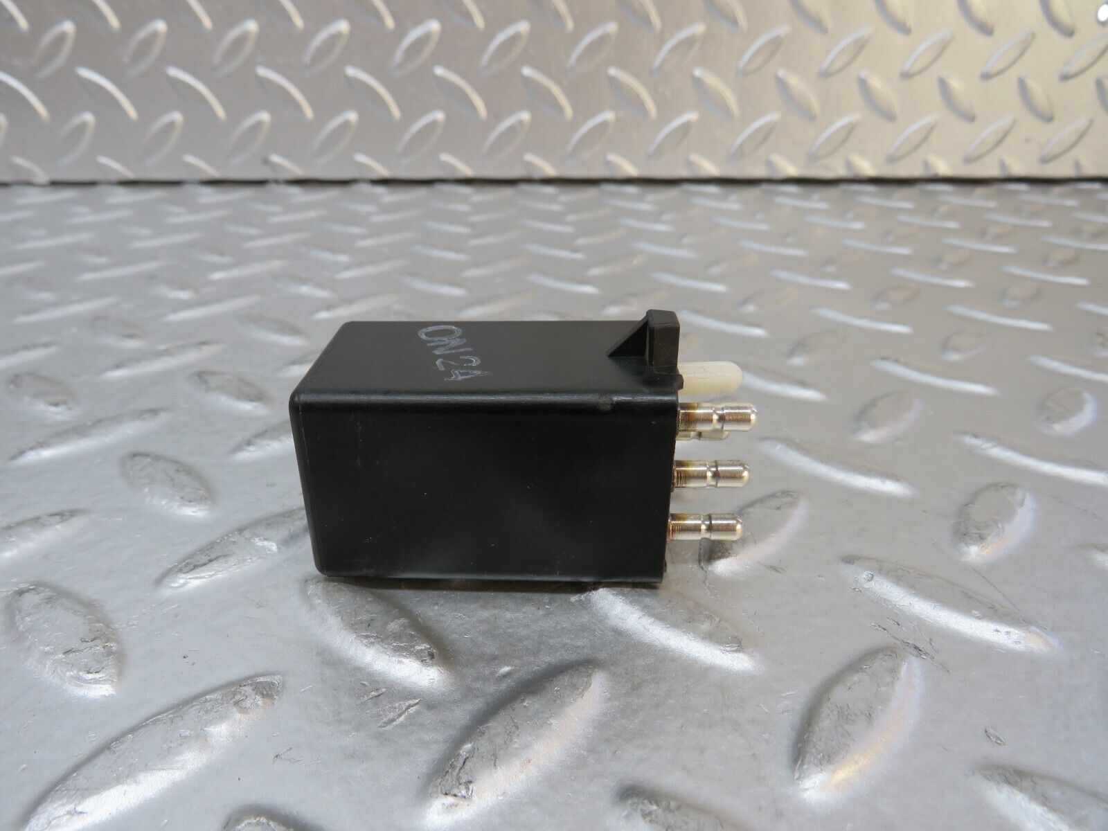 29835 Mercedes-Benz W123 230E Intermittent Wiper Relay 0008210863