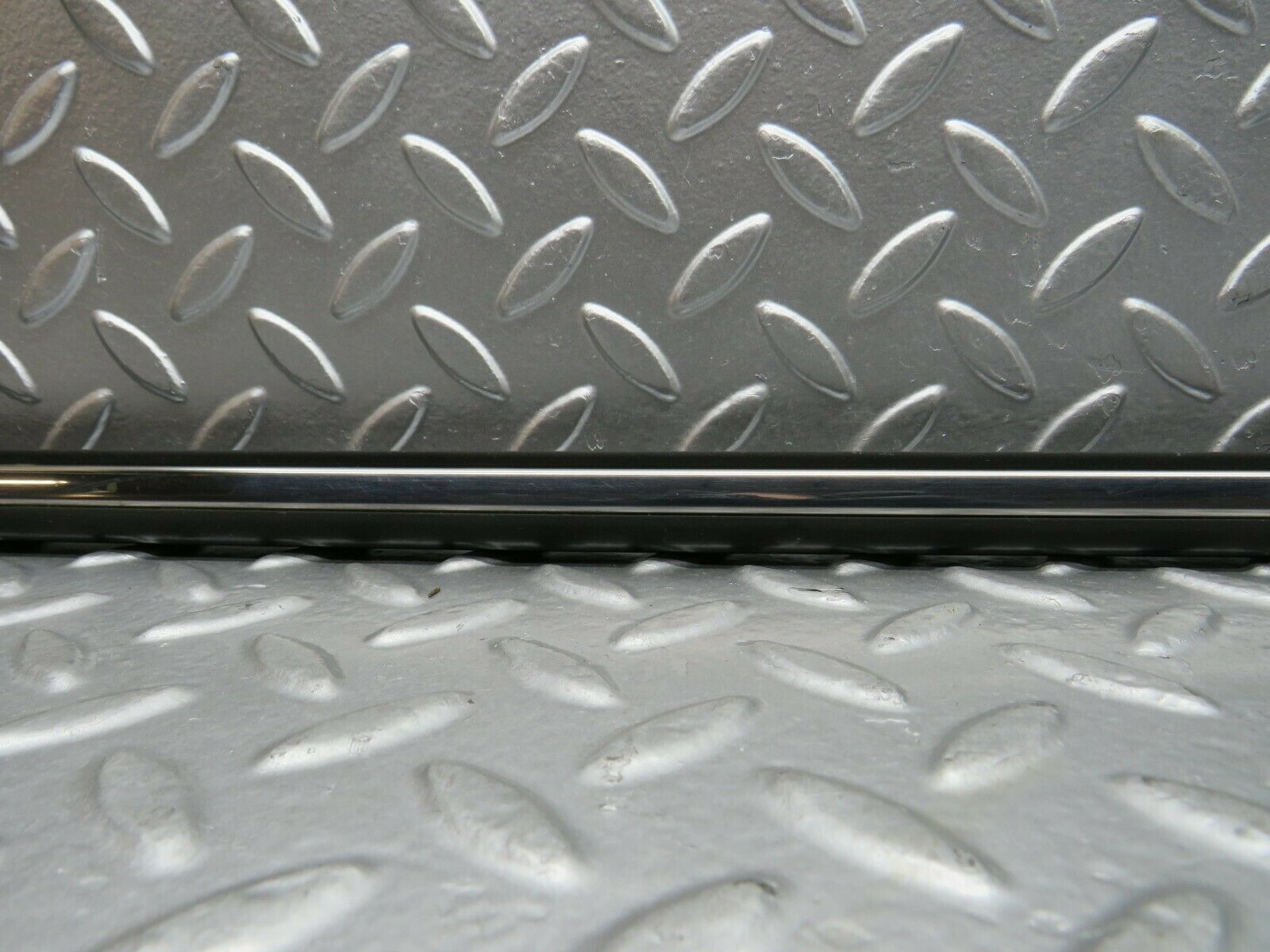 23000 Mercedes-Benz C123 230CE Coupe Front Left Fender Wing Centre Moulding Trim