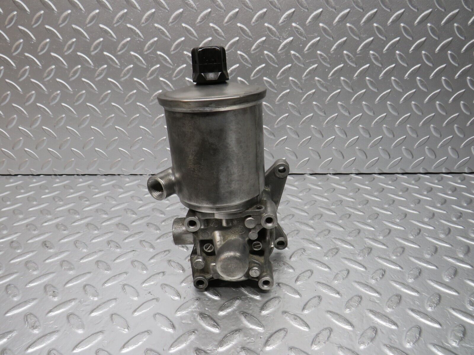 30453 Mercedes-Benz W124 230E Power Steering Pump 2104660001