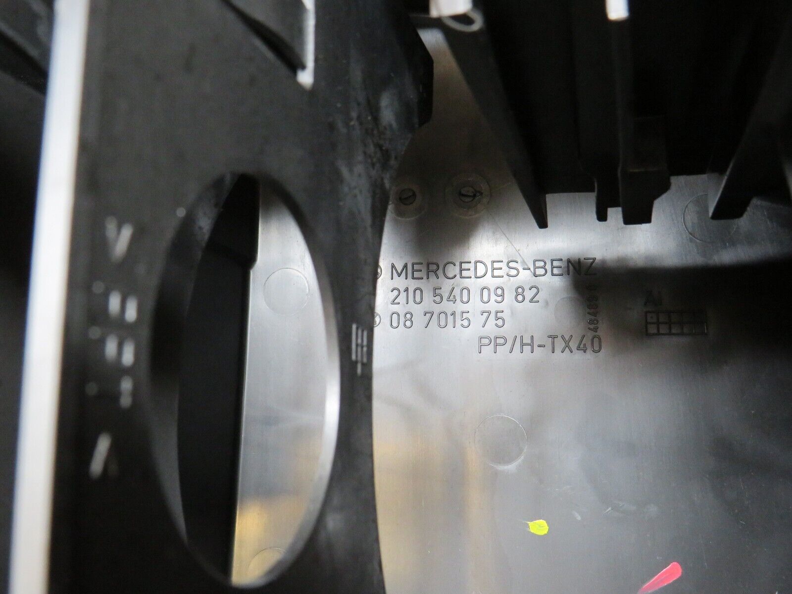 34708 Mercedes-Benz W210 320E ECU Engine Control Unit Housing 2108172920