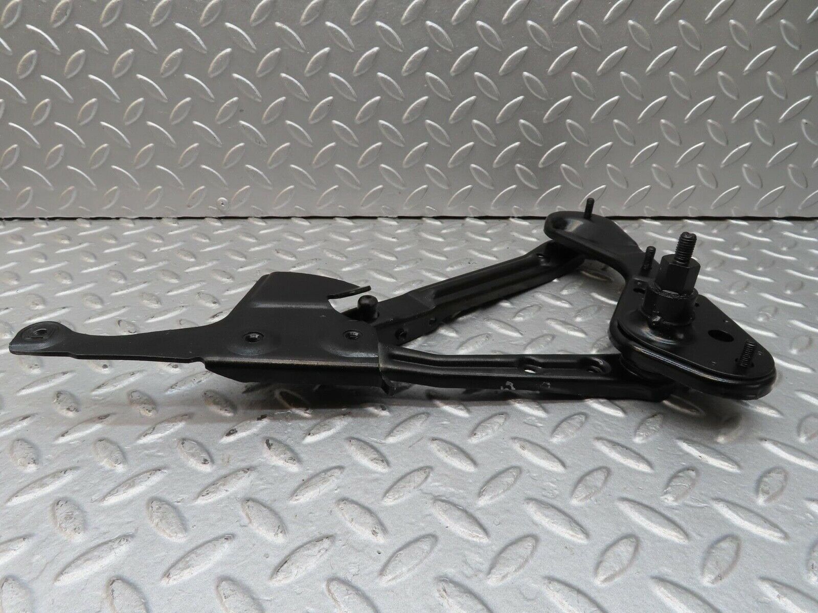 16424 Mercedes-Benz W124 260E Bonnet Hinge Right Side