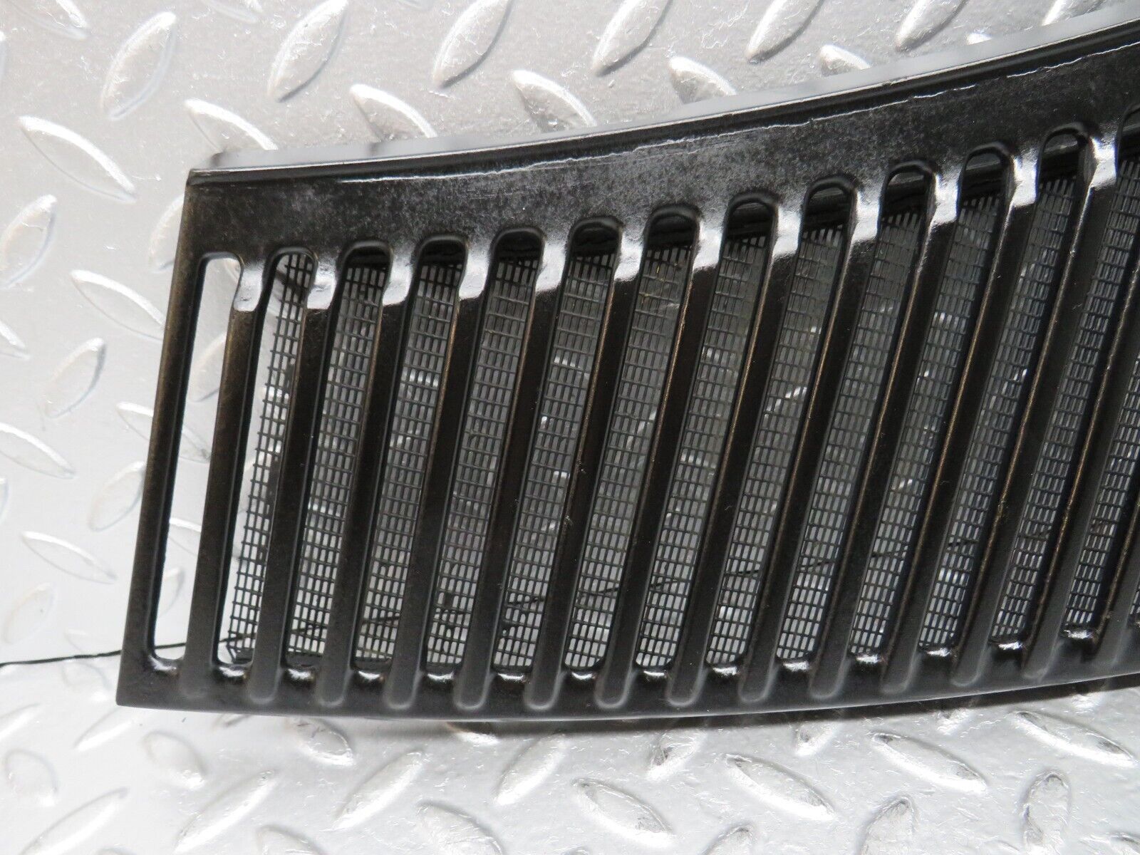 0838 Mercedes-Benz C107 350SLC Coupe Air Intake Grill Left Side