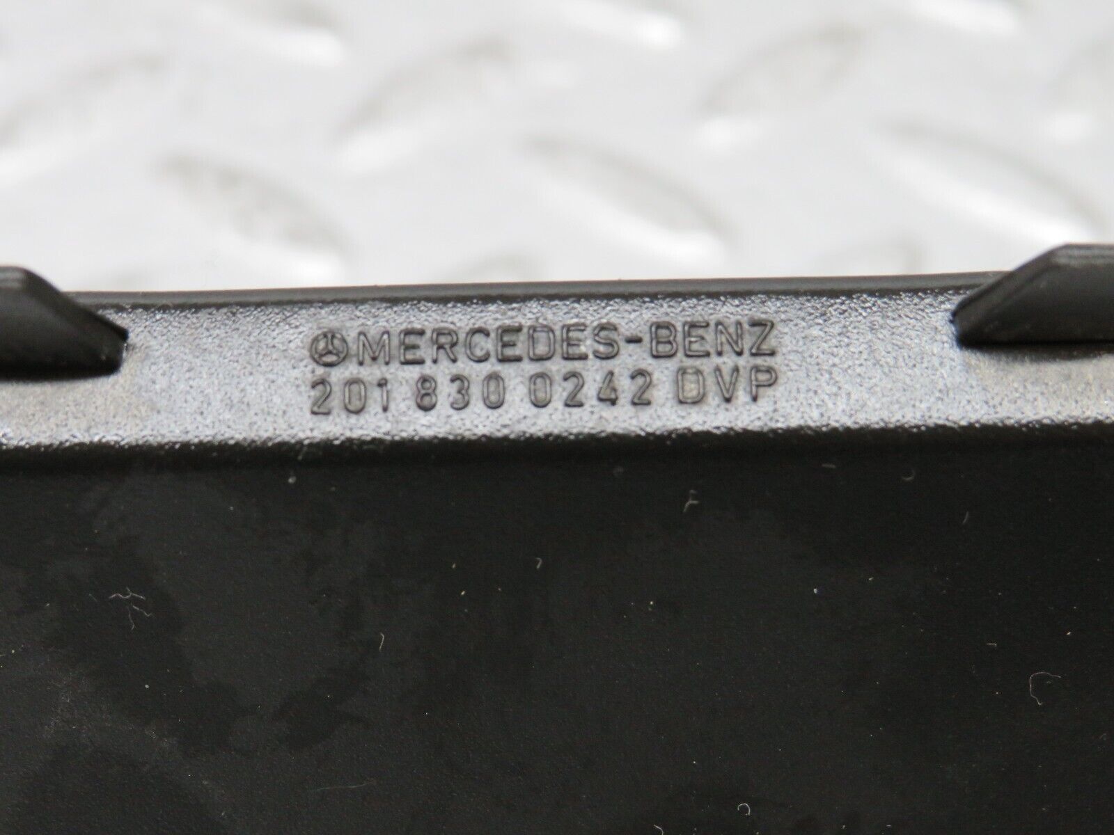 30621 Mercedes-Benz W201 190E 2.0L Trunk Breather Ventilation Valve 2018300242