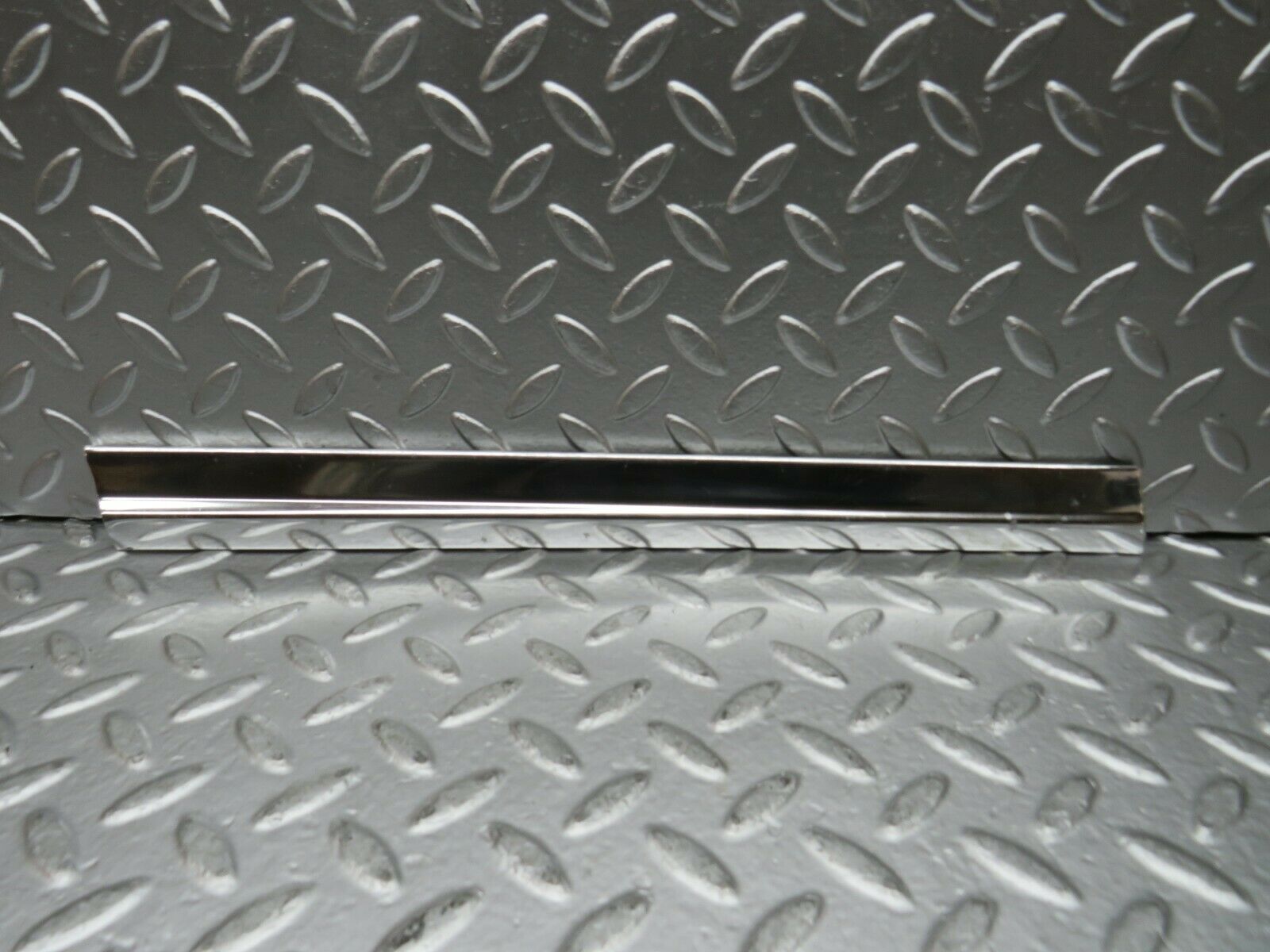 22740 Mercedes-Benz C107 450SLC Coupe Rear Left Window Chrome Trim