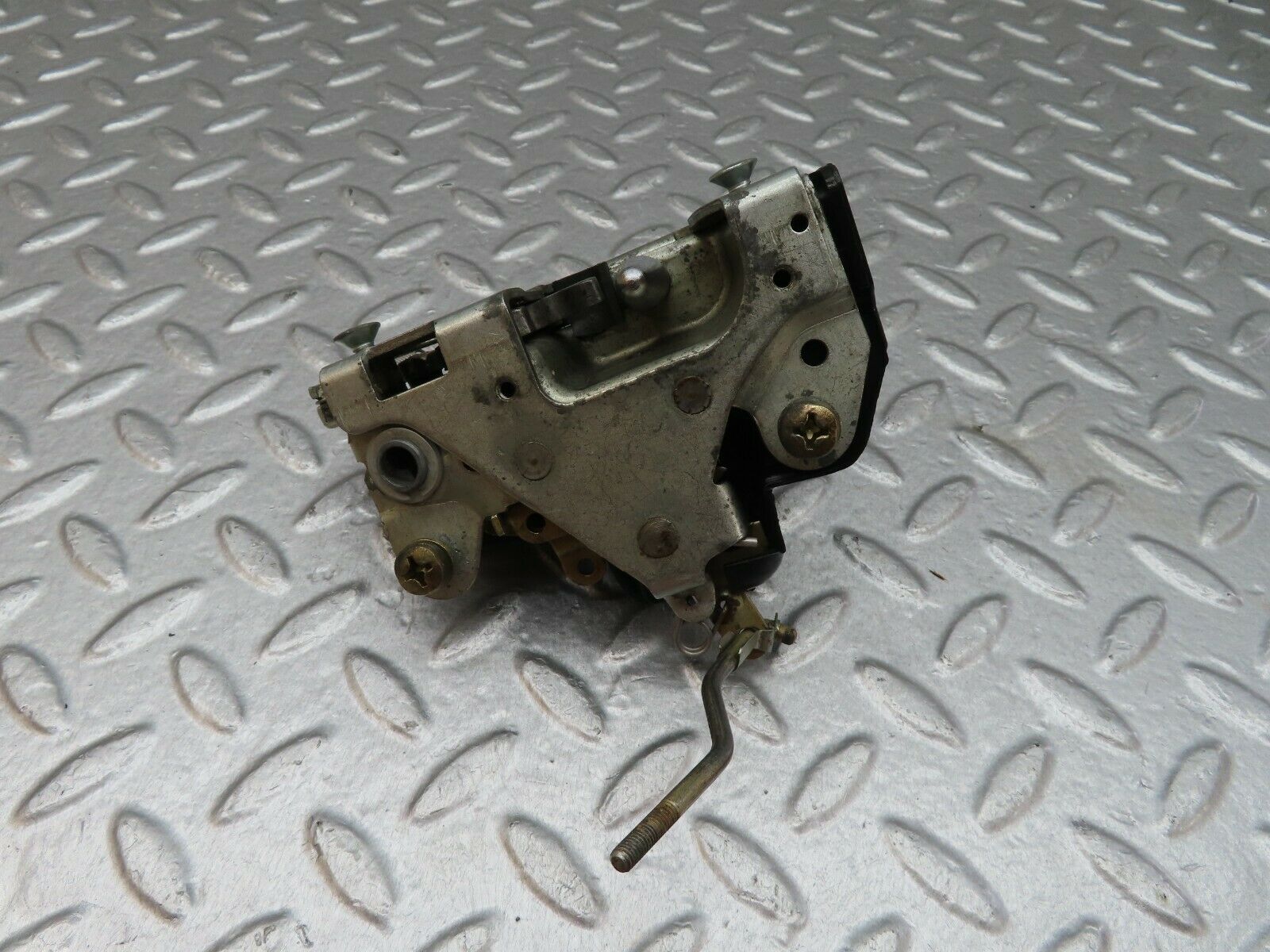 18039 Mercedes-Benz W123 200 Front Left Door Lock Mechanism 1237230108