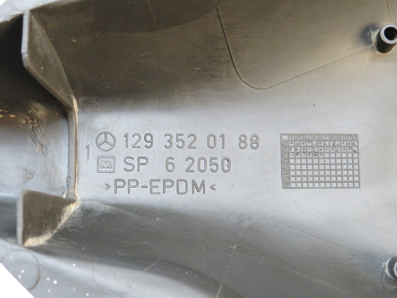 30420 Mercedes-Benz W124 230E Rear Control Arm Cover 1293520188