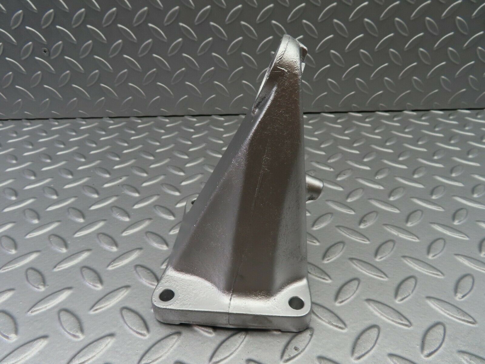 6794 Mercedes-Benz S124 E220 Wagon Engine Mount Bracket Right