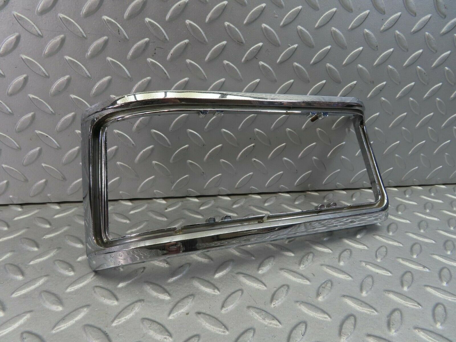 8485 Mercedes-Benz W115 Tail Light Chrome Frame Left 1158260159