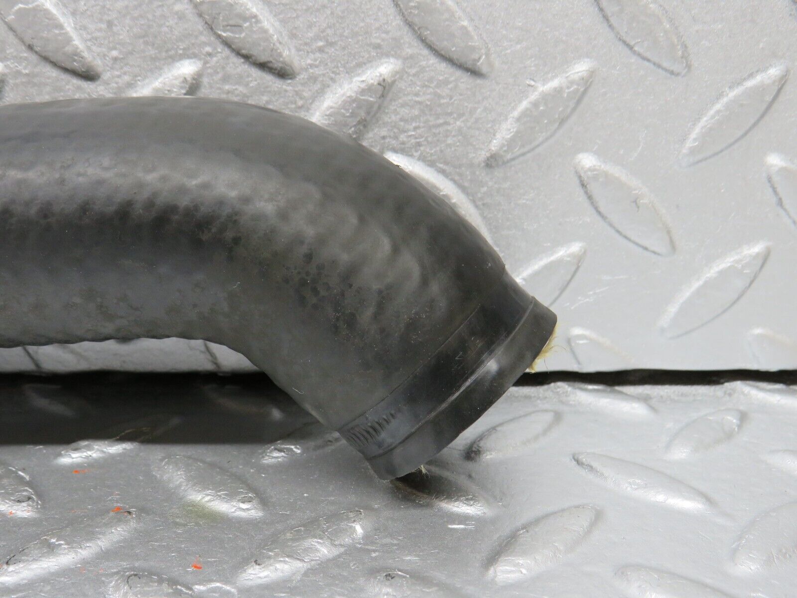 39620 Mercedes-Benz R129 320SL Coupe Radiator Hose Pipe 1042030482