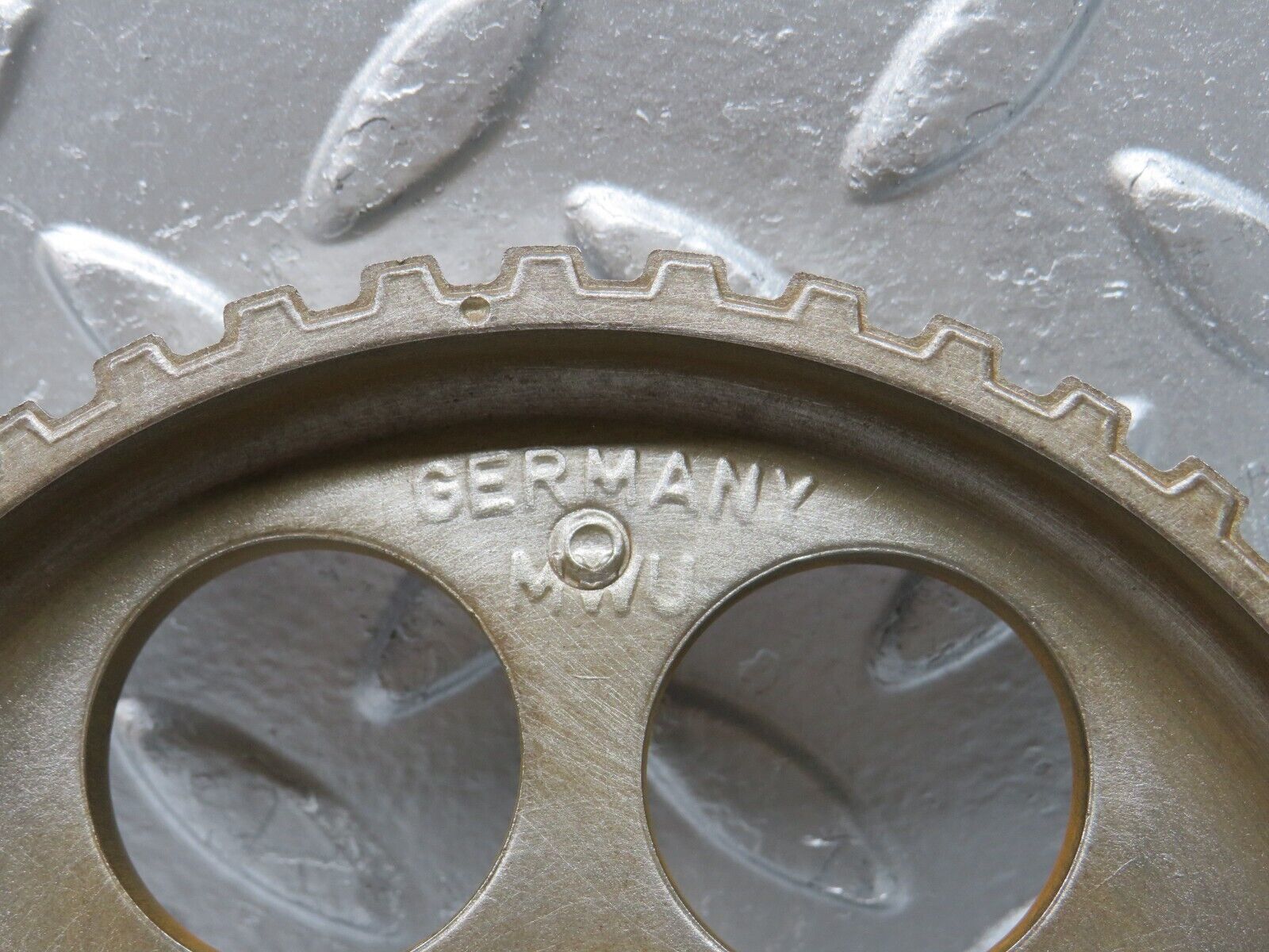 30107 Porsche 924 Camshaft Timing Gear 049109111