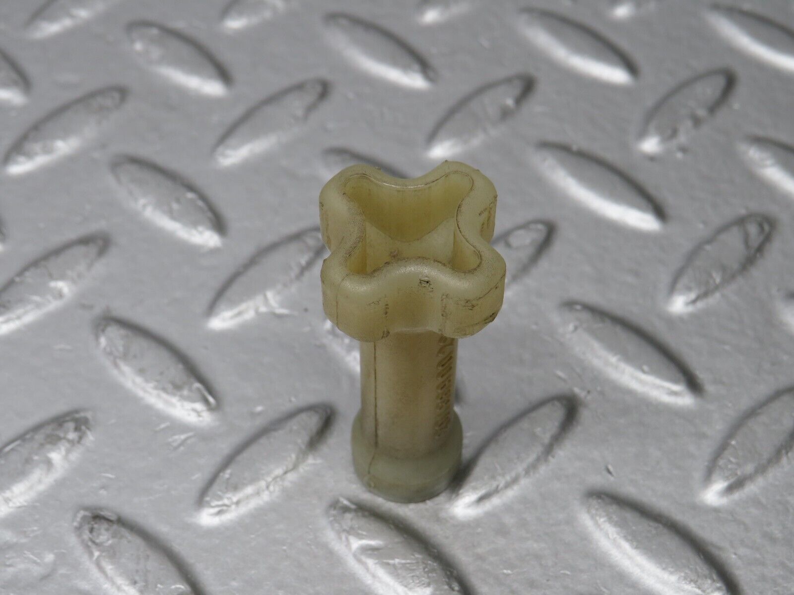 38139 Mercedes-Benz A124 320E Cabriolet Windscreen Washer Reservoir Holder 2018690028