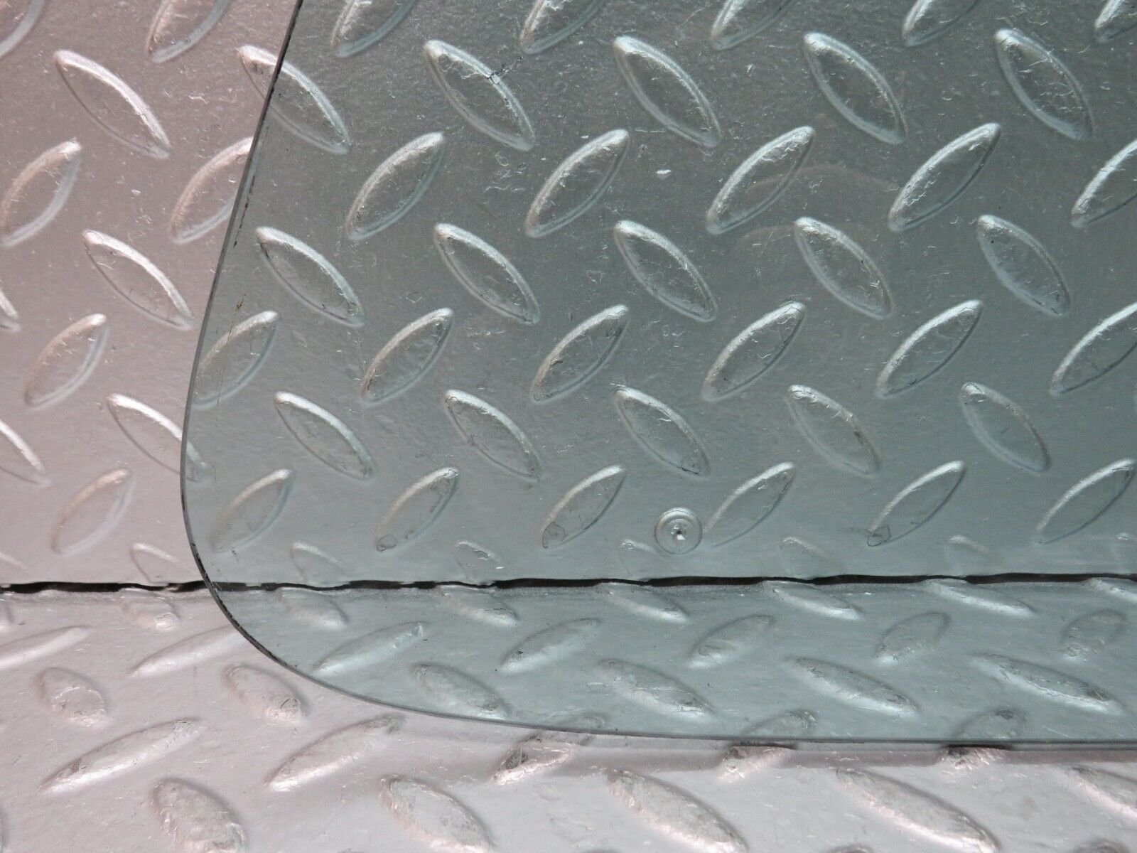 30083 Porsche 924 Rear Right Window Glass