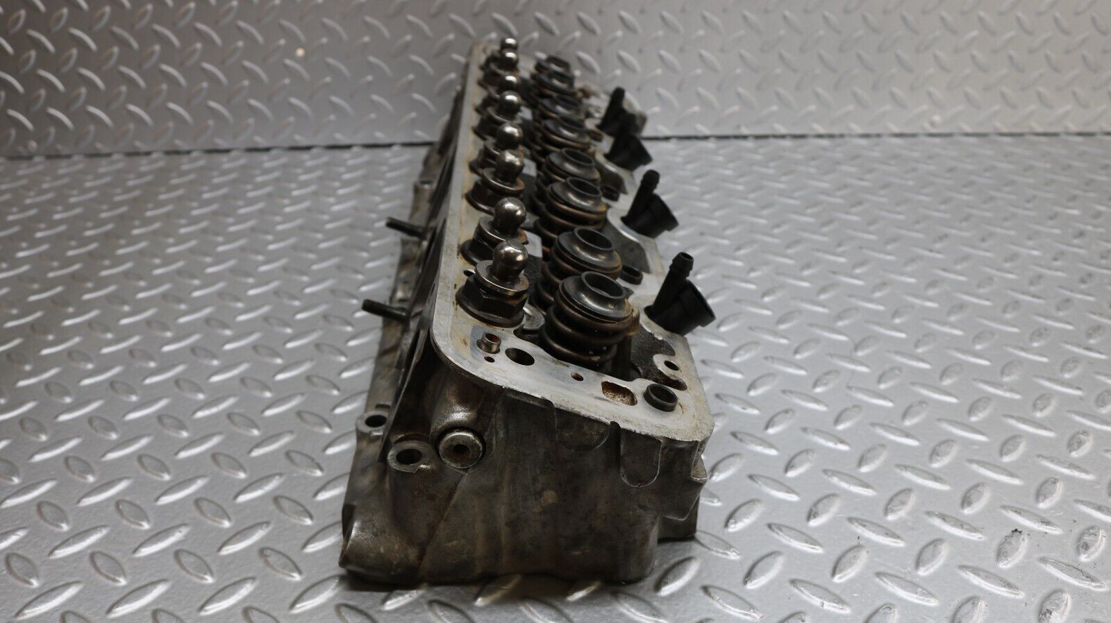 37170 Mercedes-Benz C126 420SEC Coupe Cylinder Head Left Side 1160164001