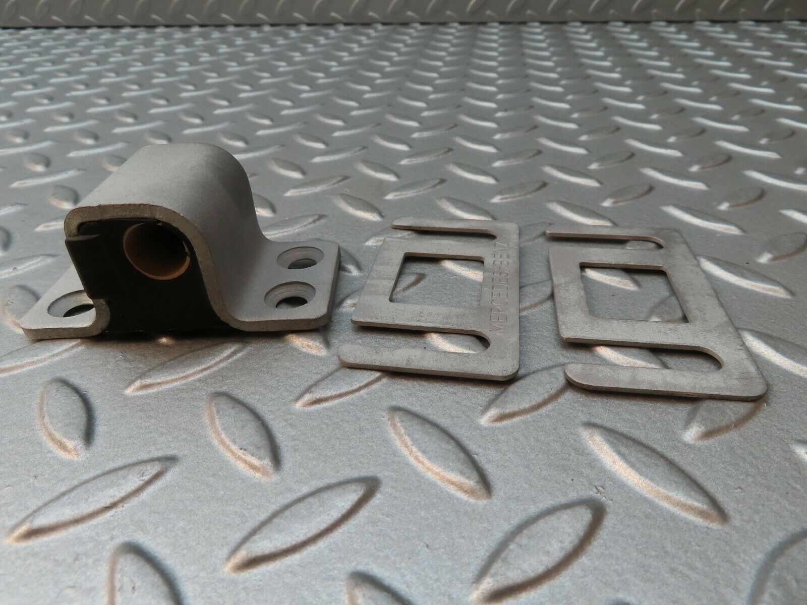 4221 Mercedes-Benz V123 240D LWB Door Lock Latch Left Side