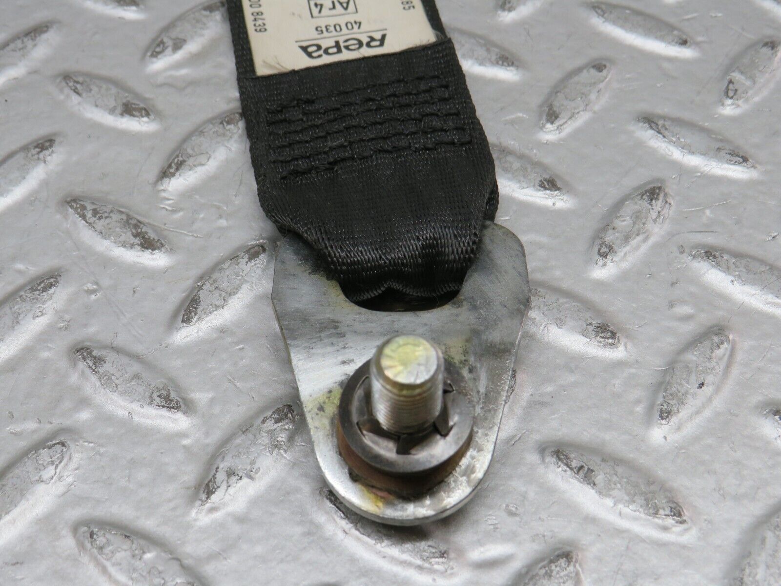 28161 Mercedes-Benz W123 280E Front Right Seat Belt 1238605285