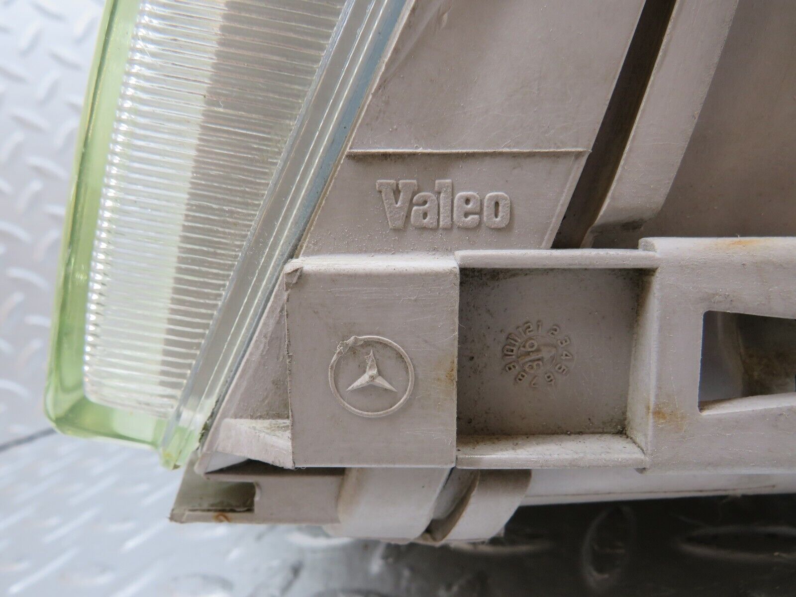 33225 Mercedes-Benz W202 C180 Headlight Hella Left Side