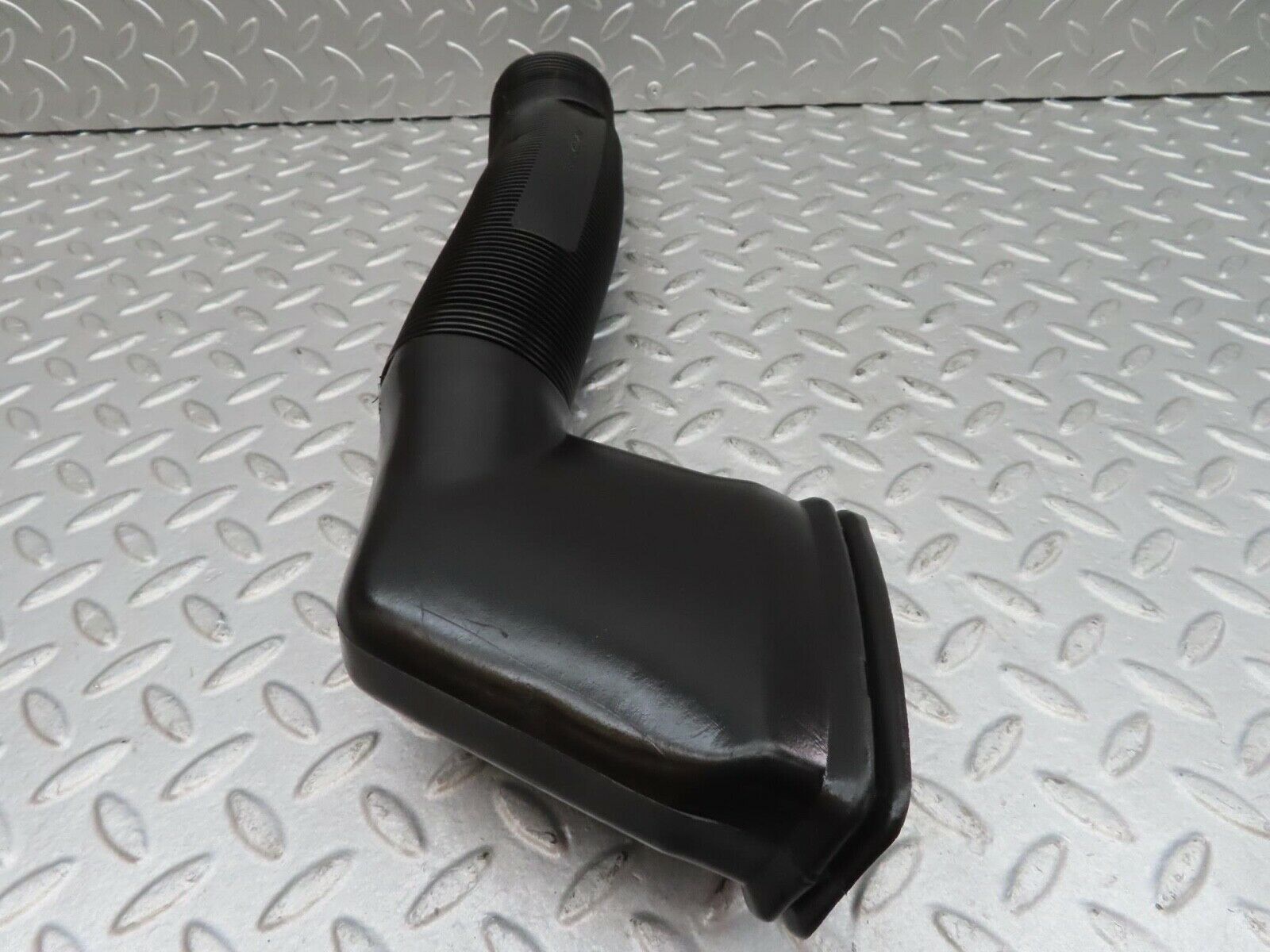 16191 Mercedes-Benz W124 260E Heater Pipe Air Pipe Right Side 1248311046