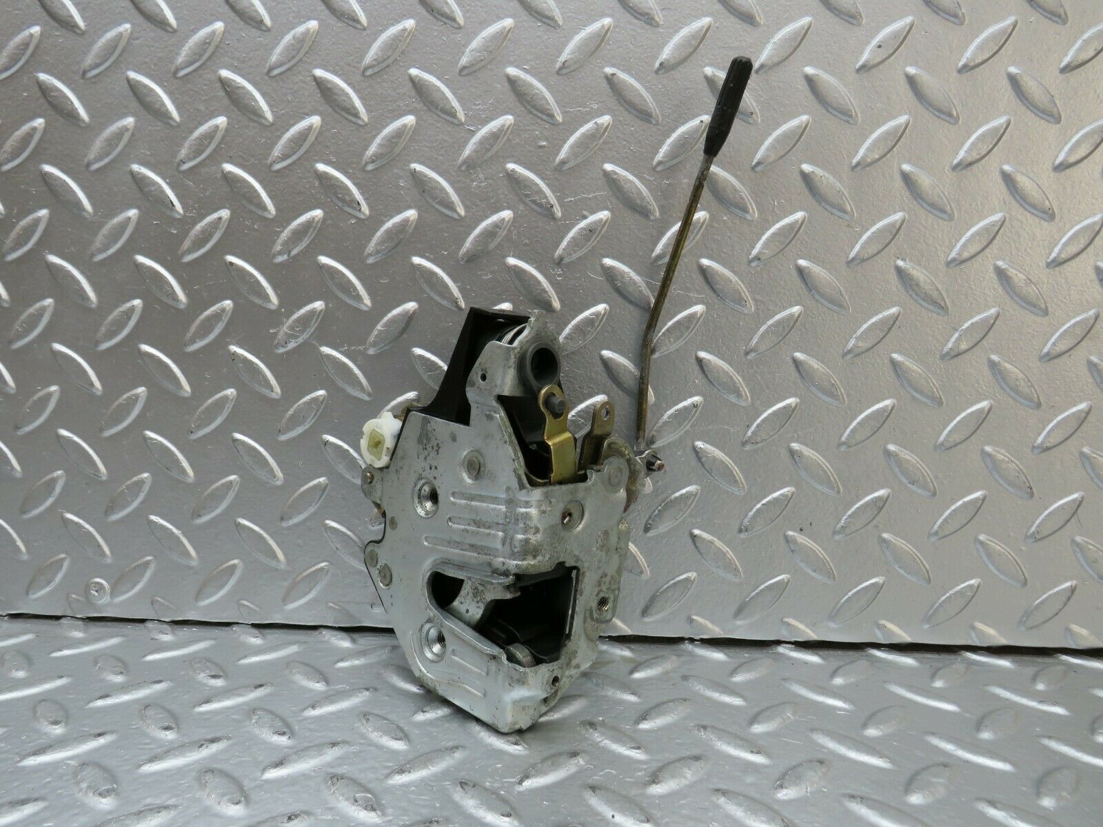 24197 Mercedes-Benz S124 220TE Wagon Front Left Door Lock Mechanism