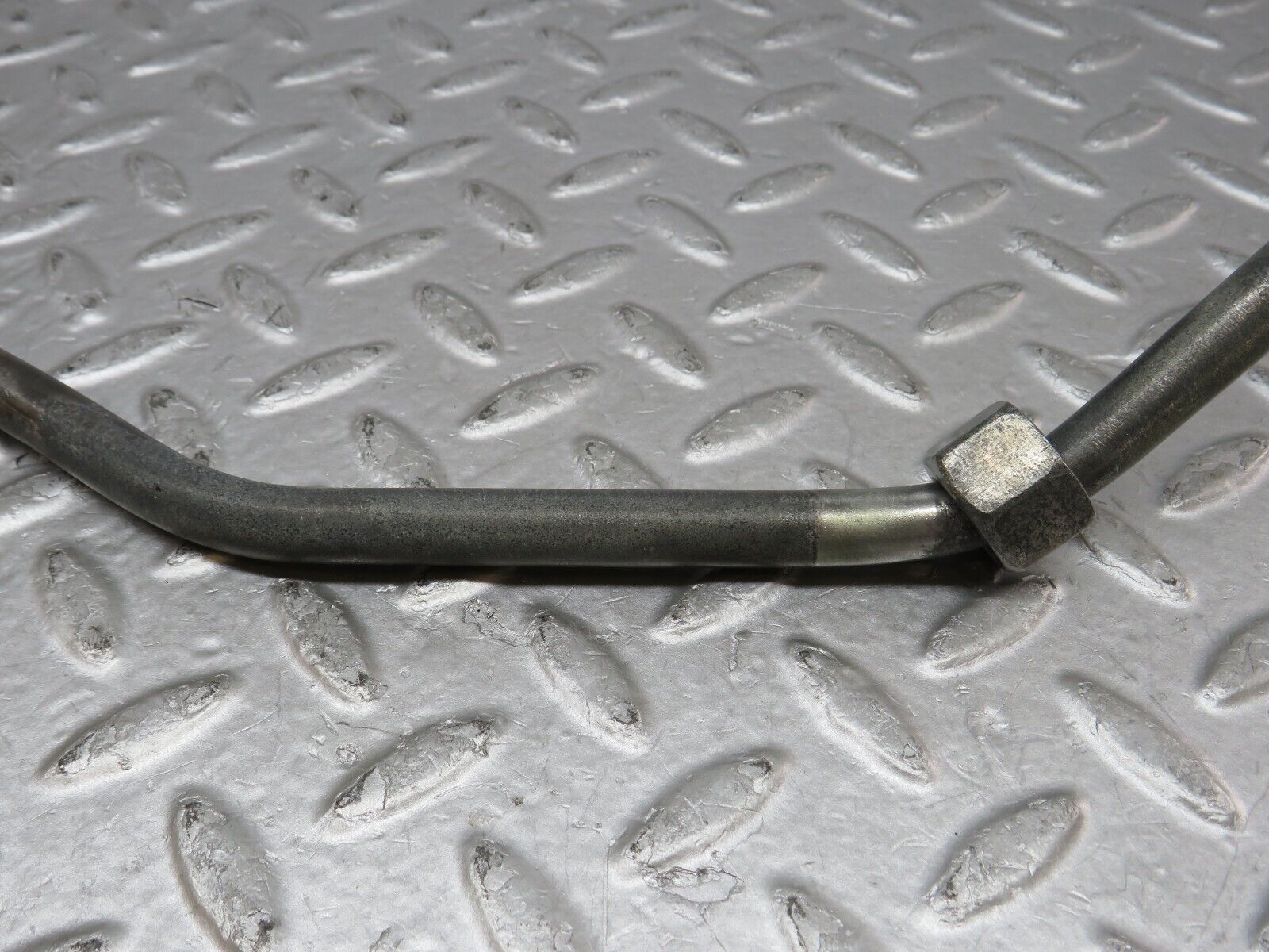 36308 Mercedes-Benz W126 420SE Oil Pipe Line