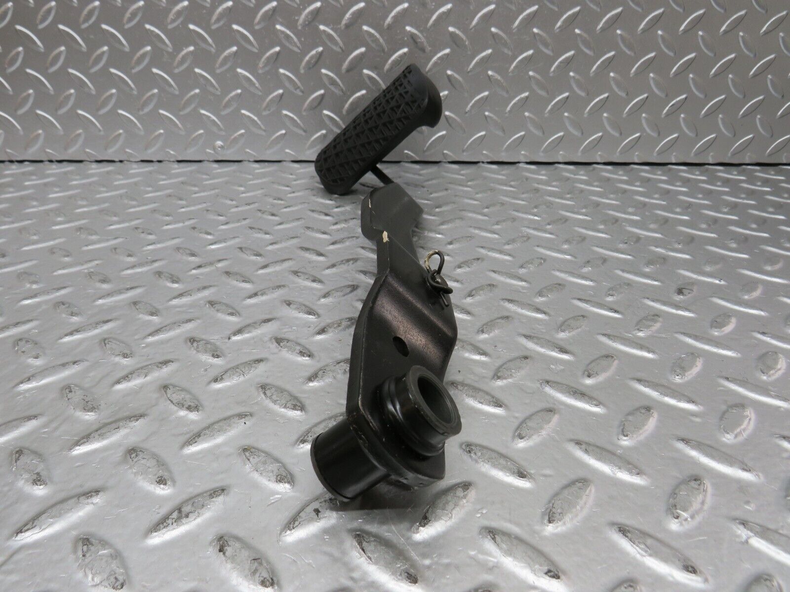 27187 Mercedes-Benz W123 280E Brake Pedal 1232910082