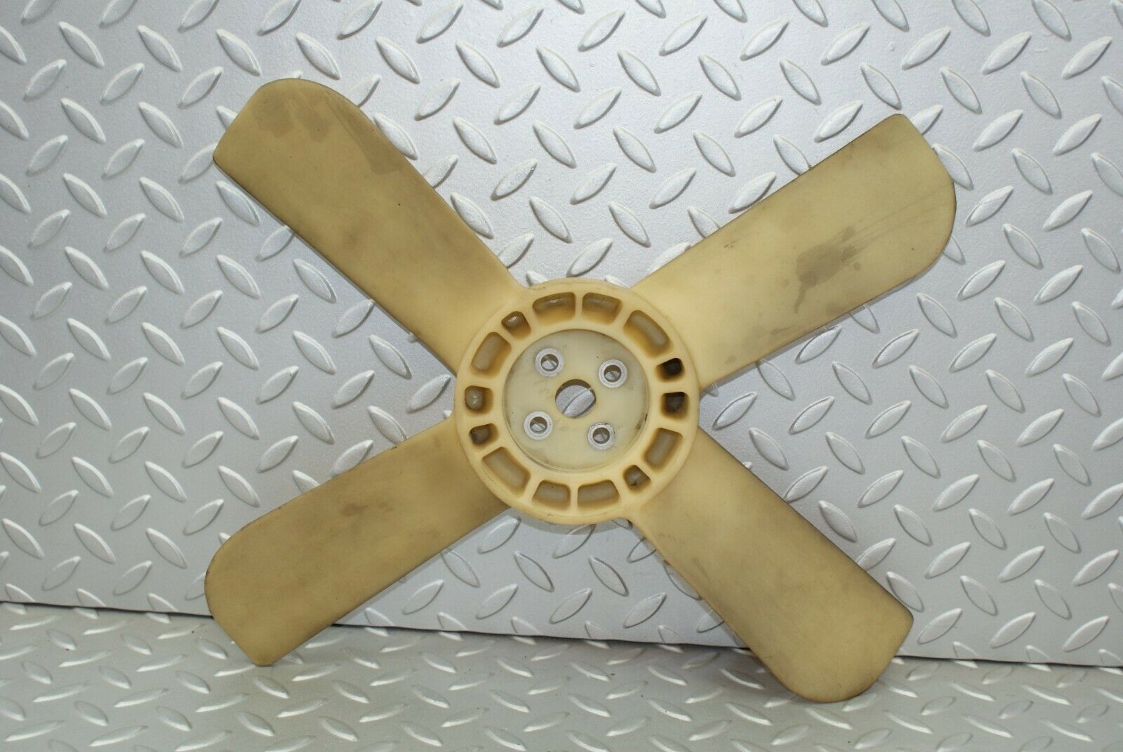 3118 Mercedes-Benz W115 220D Engine Cooling Fan 1082050906