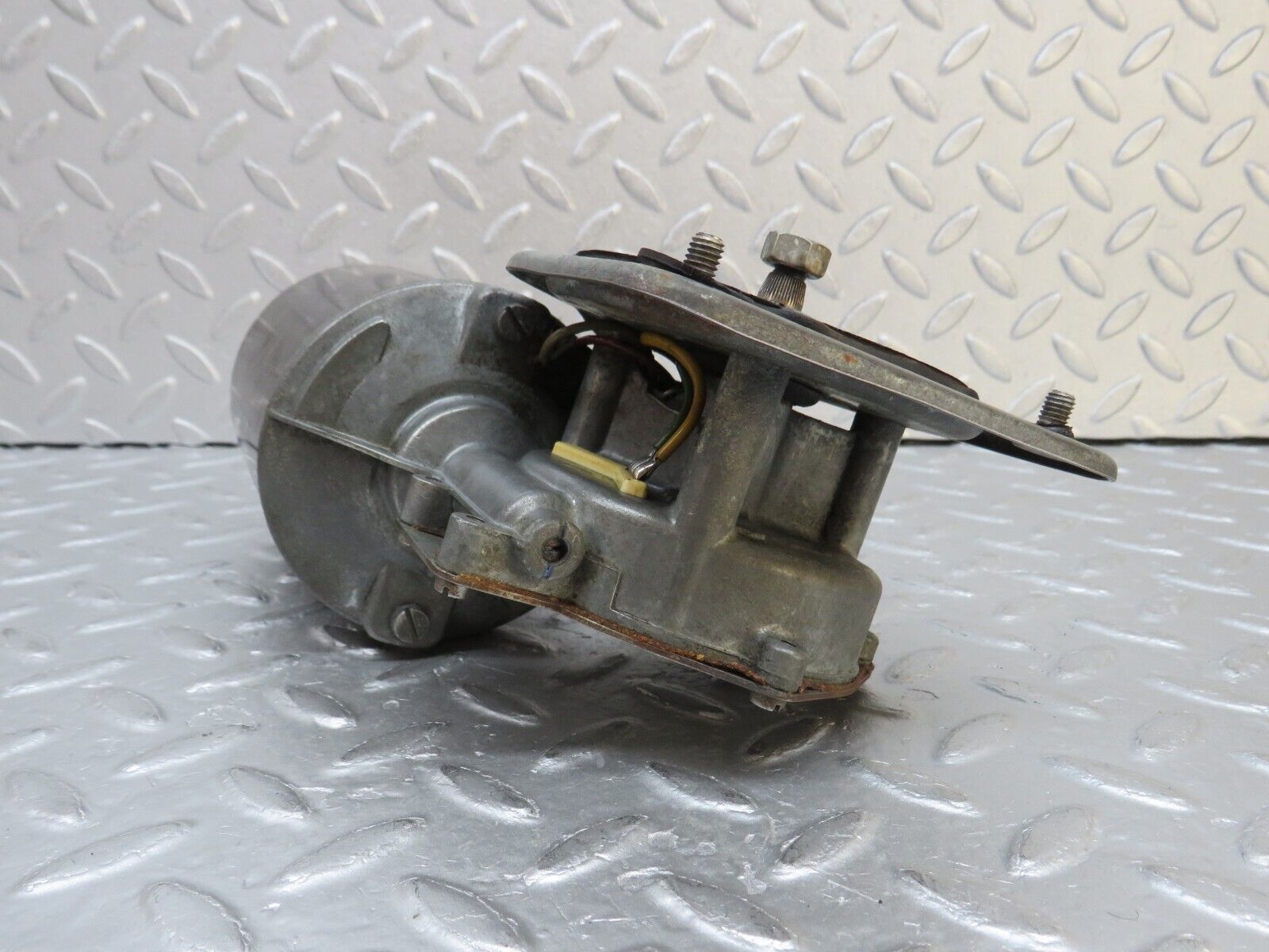 37543 Mercedes-Benz W109 300SEL Wiper Motor Bosch 0390446055