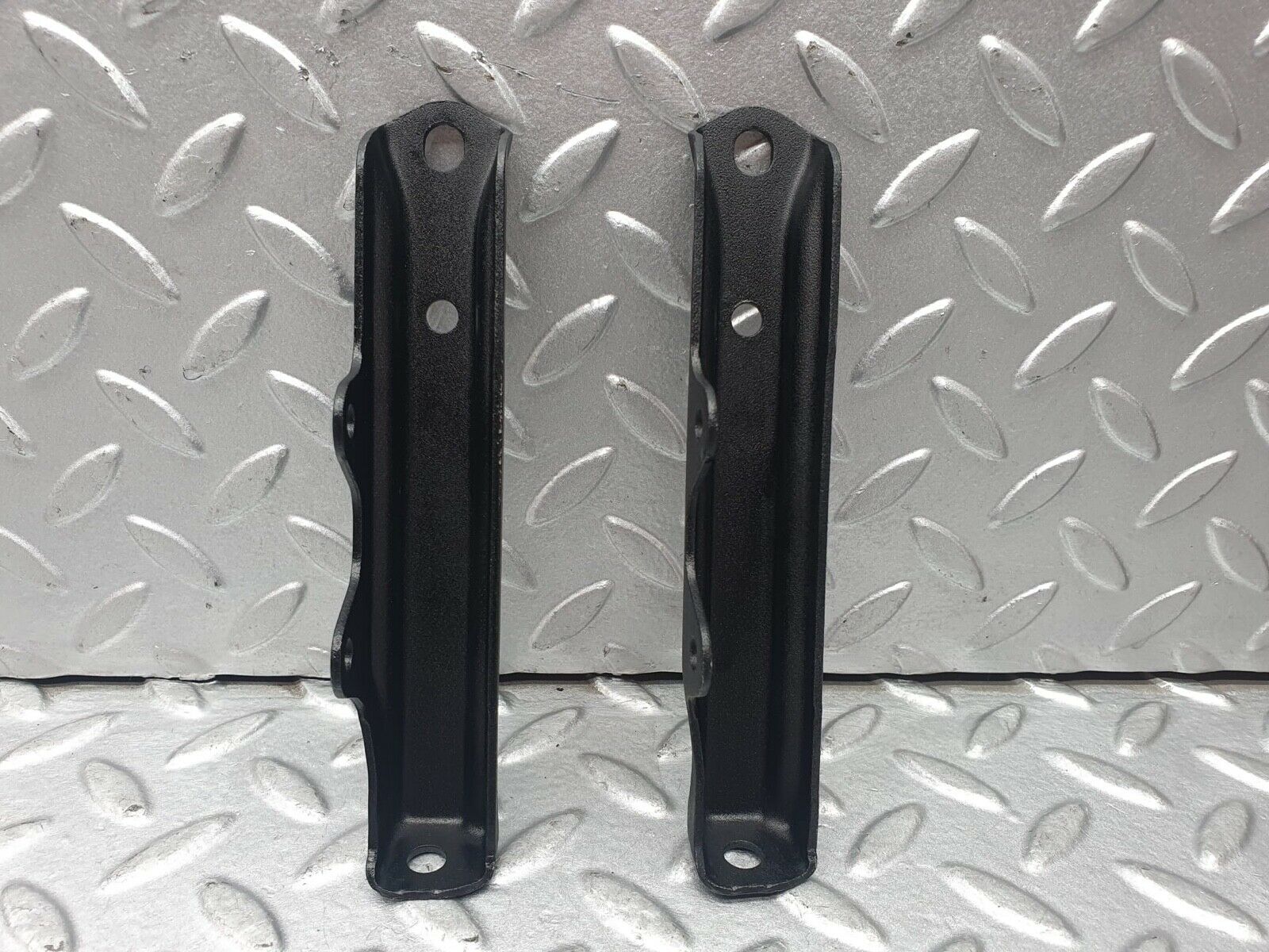 17331 Mercedes-Benz R129 300SL Coupe Air Intake Manifold Bracket