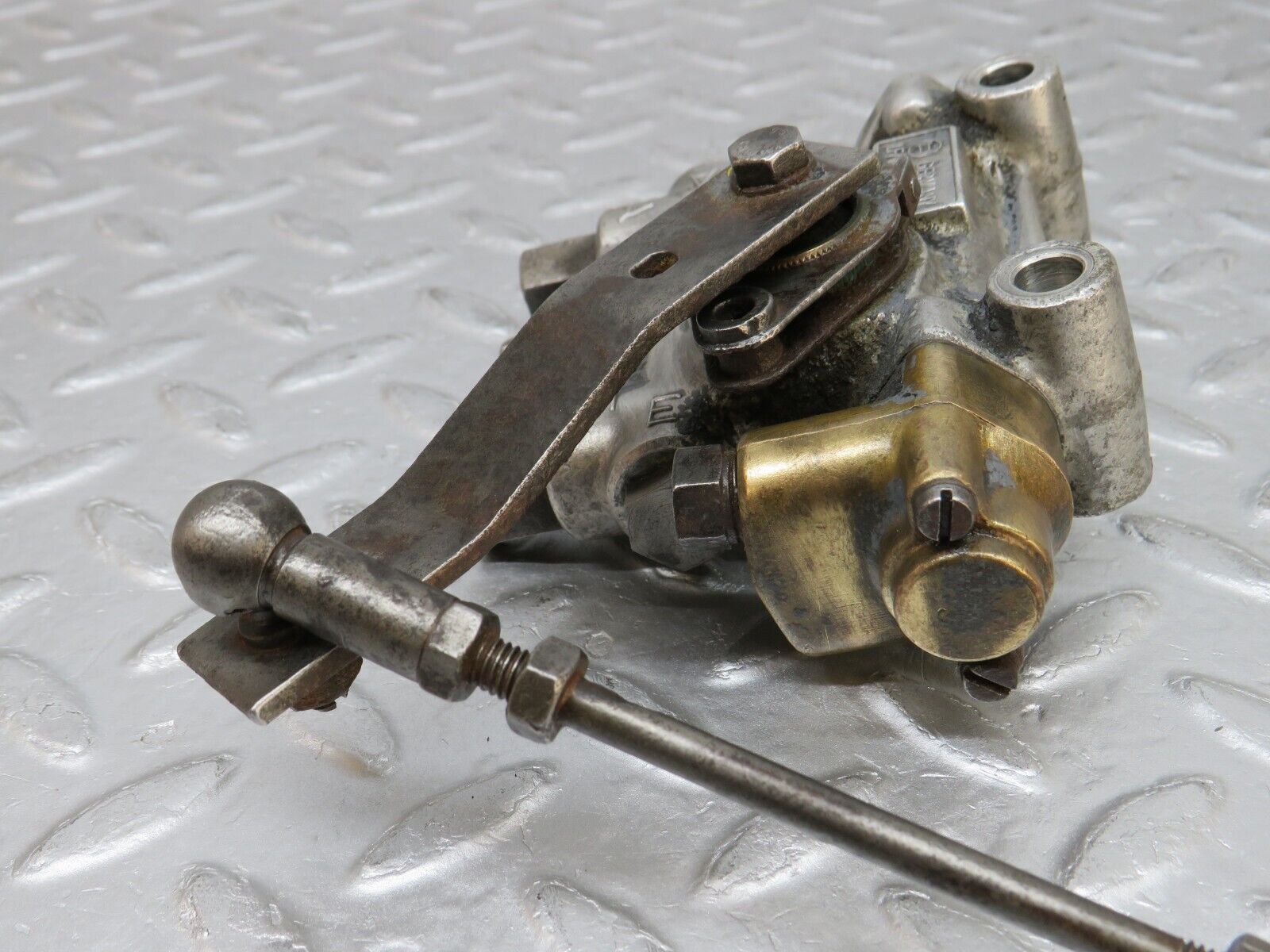 37548 Mercedes-Benz W109 300SEL Air Suspension Leveling Valve Bosch