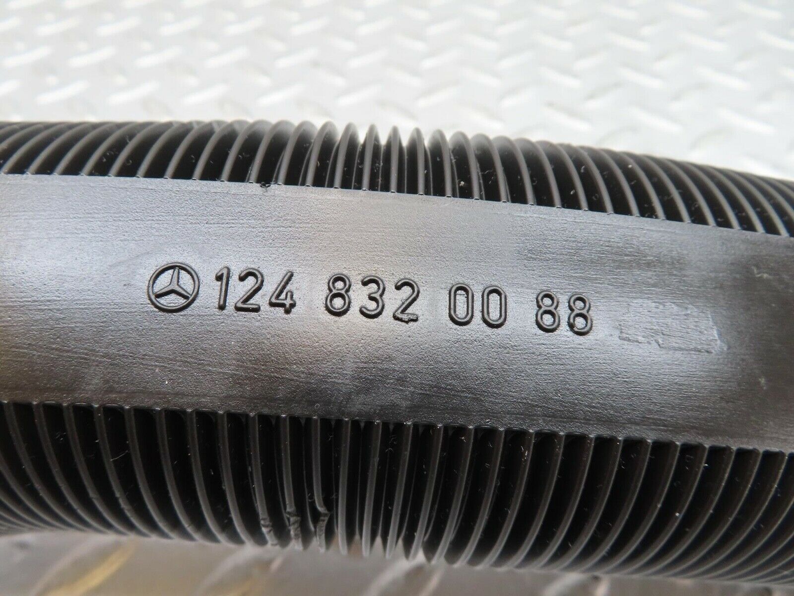 16191 Mercedes-Benz W124 260E Heater Pipe Air Pipe Right Side 1248311046