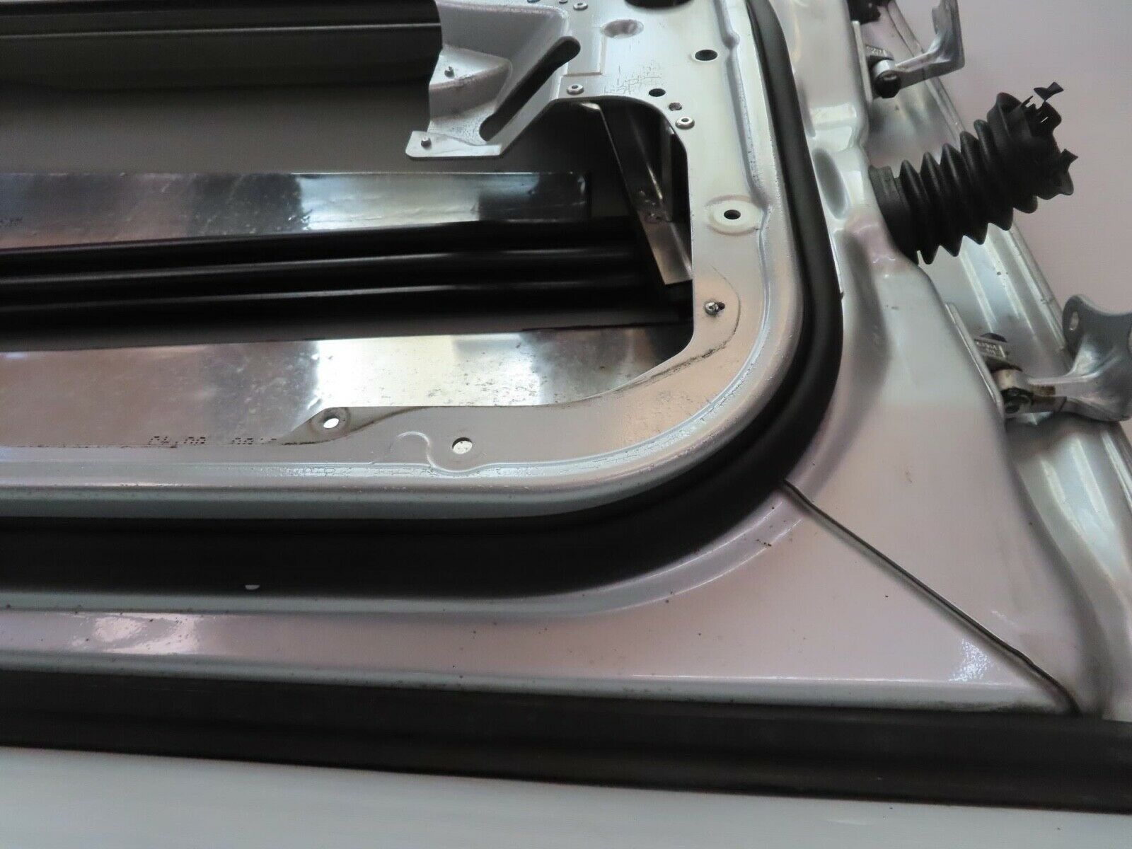 11243 Mercedes-Benz W221 S320 Front Left Door