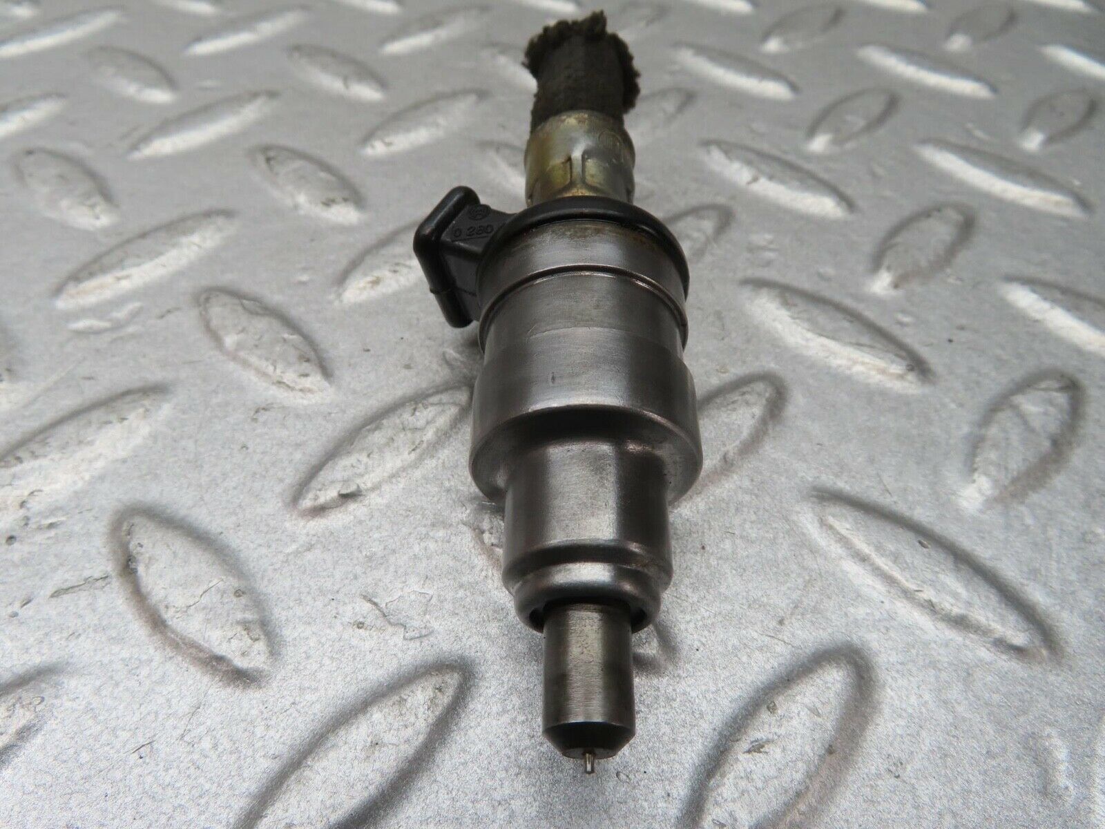 13339 Mercedes-Benz W116 350SE Fuel Injector Bosch 0280150001