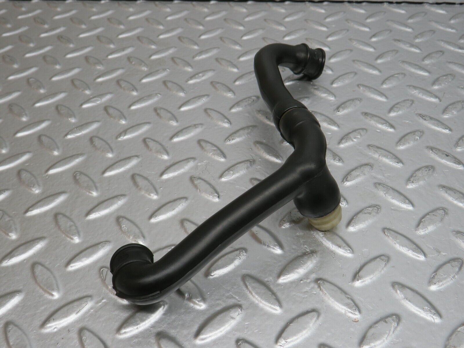 32166 Mercedes-Benz W123 230E Air Intake Pipe 1020941782 1020941682