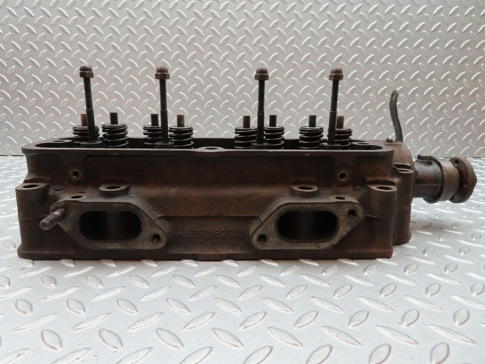 0352 Mercedes-Benz W120 180D Ponton Cylinder Head 6360160501