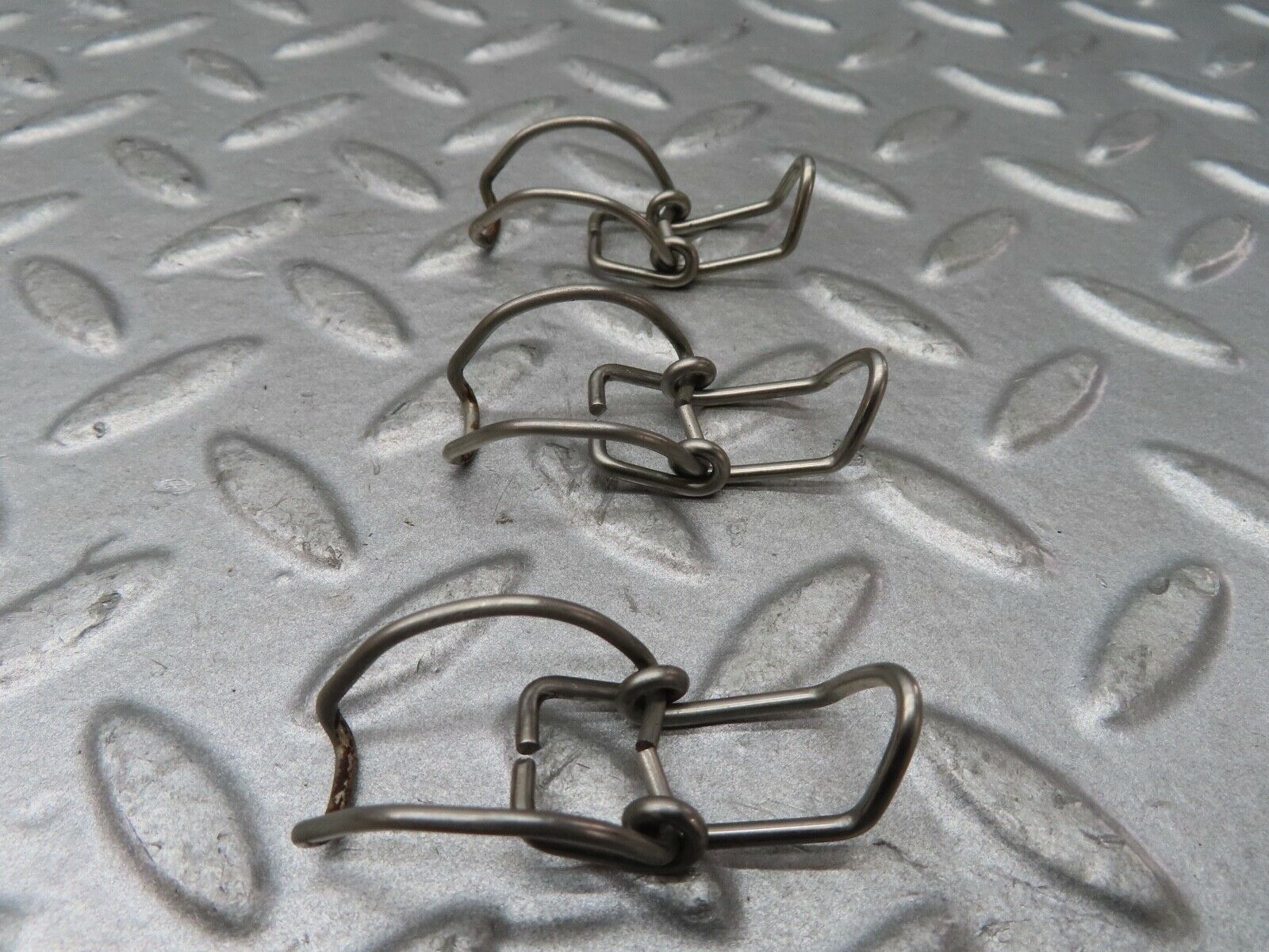 17374 Mercedes-Benz W124 260E Air Filter Box Housing Clip 3x