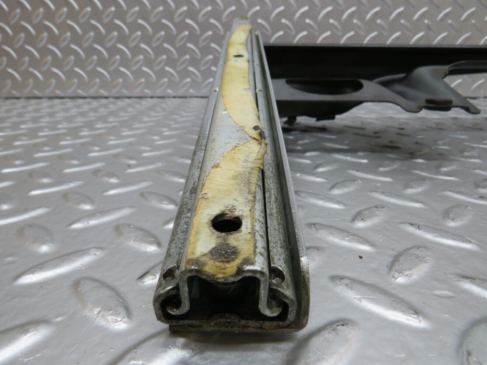 26339 Mercedes-Benz W116 450SE Front Right Seat Sliding Mechanism