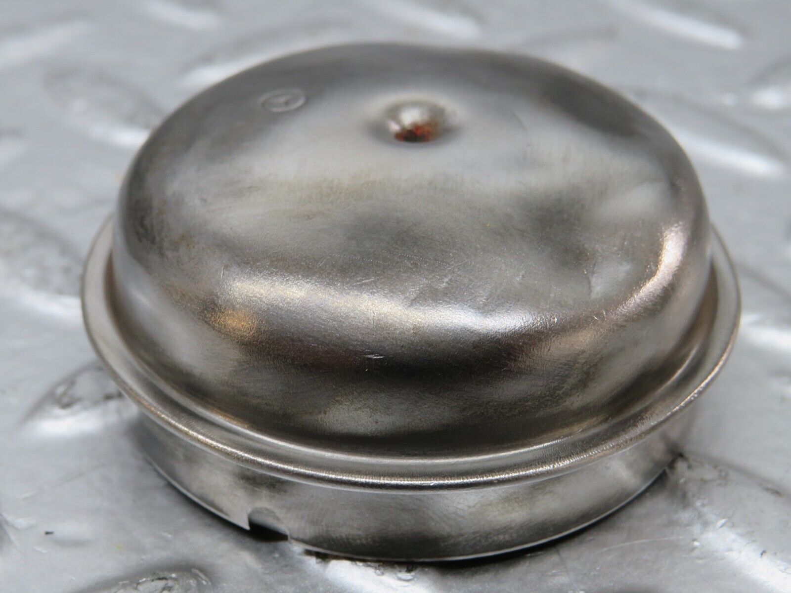 25654 Mercedes-Benz W124 280E Wheel Hub Locking Cap