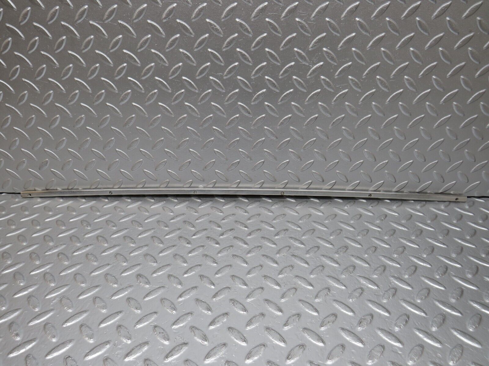 32573 Mercedes-Benz S124 300TE Wagon Sunroof Chrome Trim