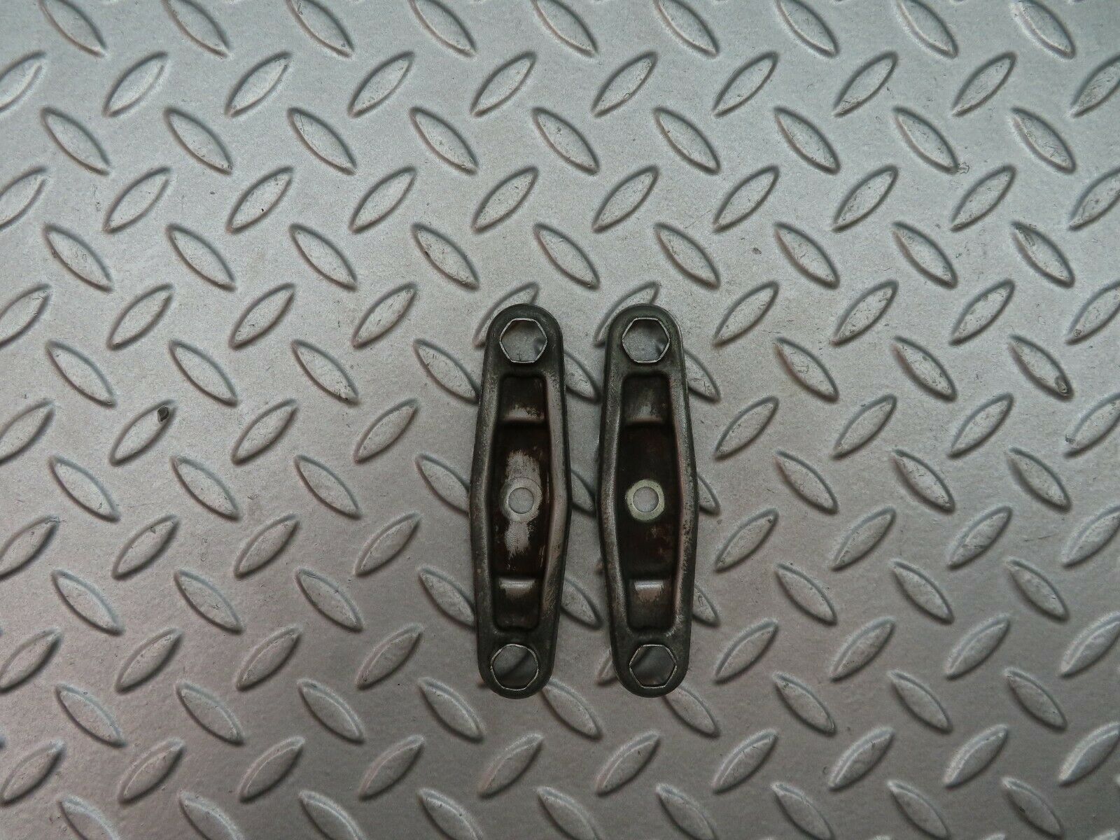 5639 Mercedes-Benz W124 230E Fuel Injector Nozzle Clamp Bracket