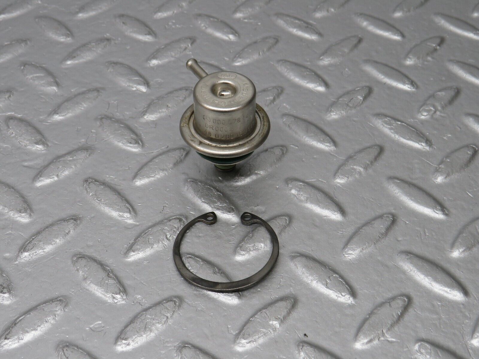 38567 Mercedes-Benz R129 280SL Coupe Fuel Pressure Regulator Bosch 0000781489