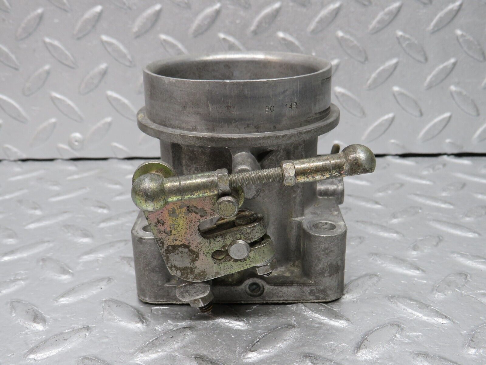 37575 Mercedes-Benz W109 300SEL Throttle Body Valve