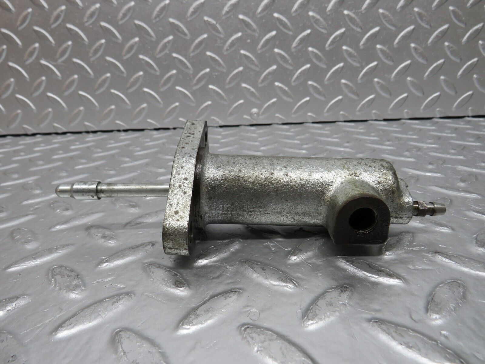 31349 Mercedes-Benz S124 220TE Wagon Clutch Master Cylinder