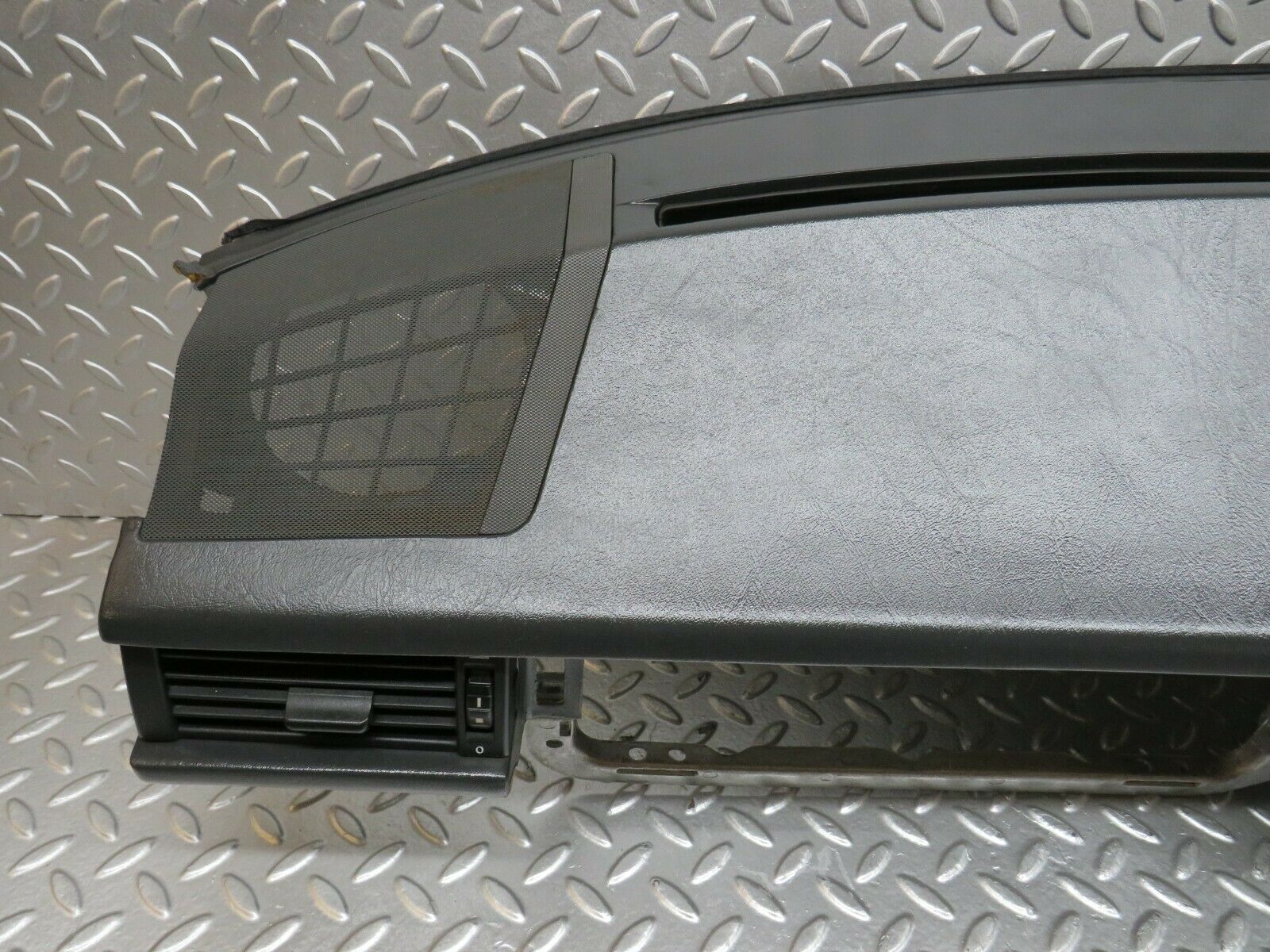 24255 Mercedes-Benz S124 220TE Wagon Dashboard Black