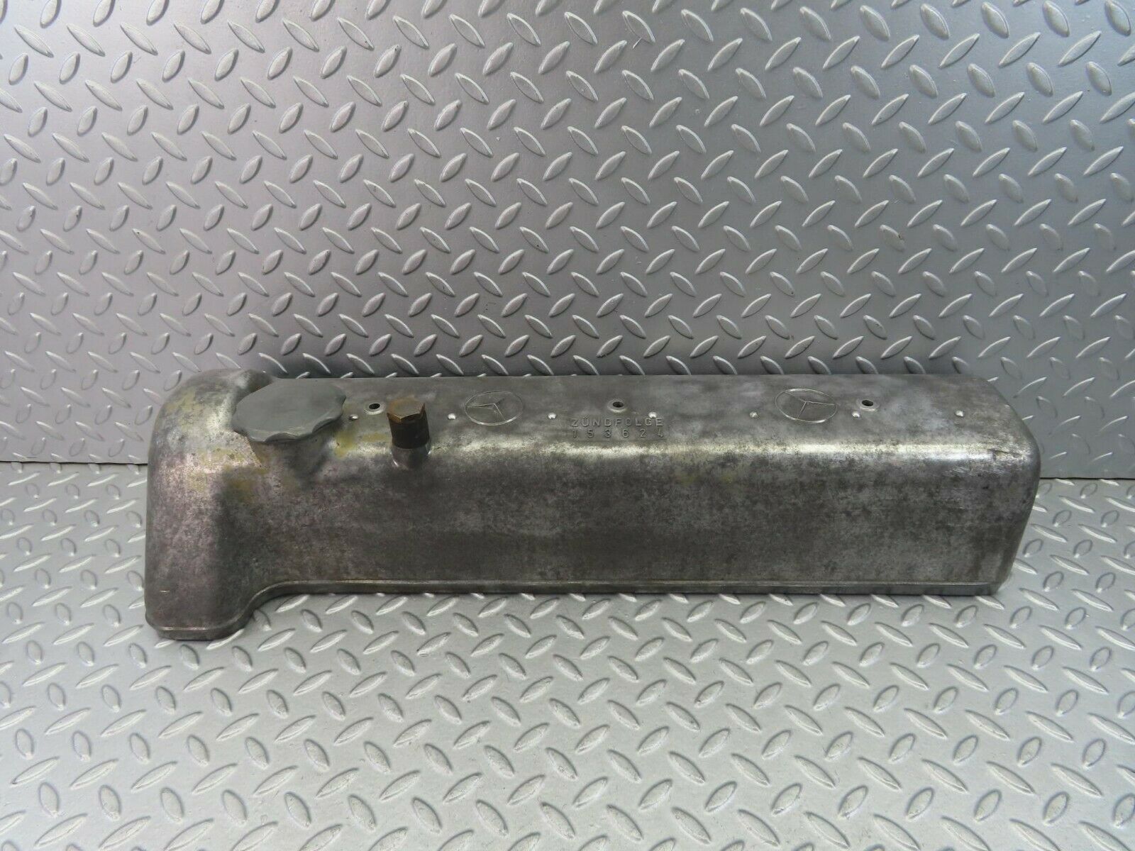 8547 Mercedes-Benz W108 Cylinder Head Valve Cover 1800161305