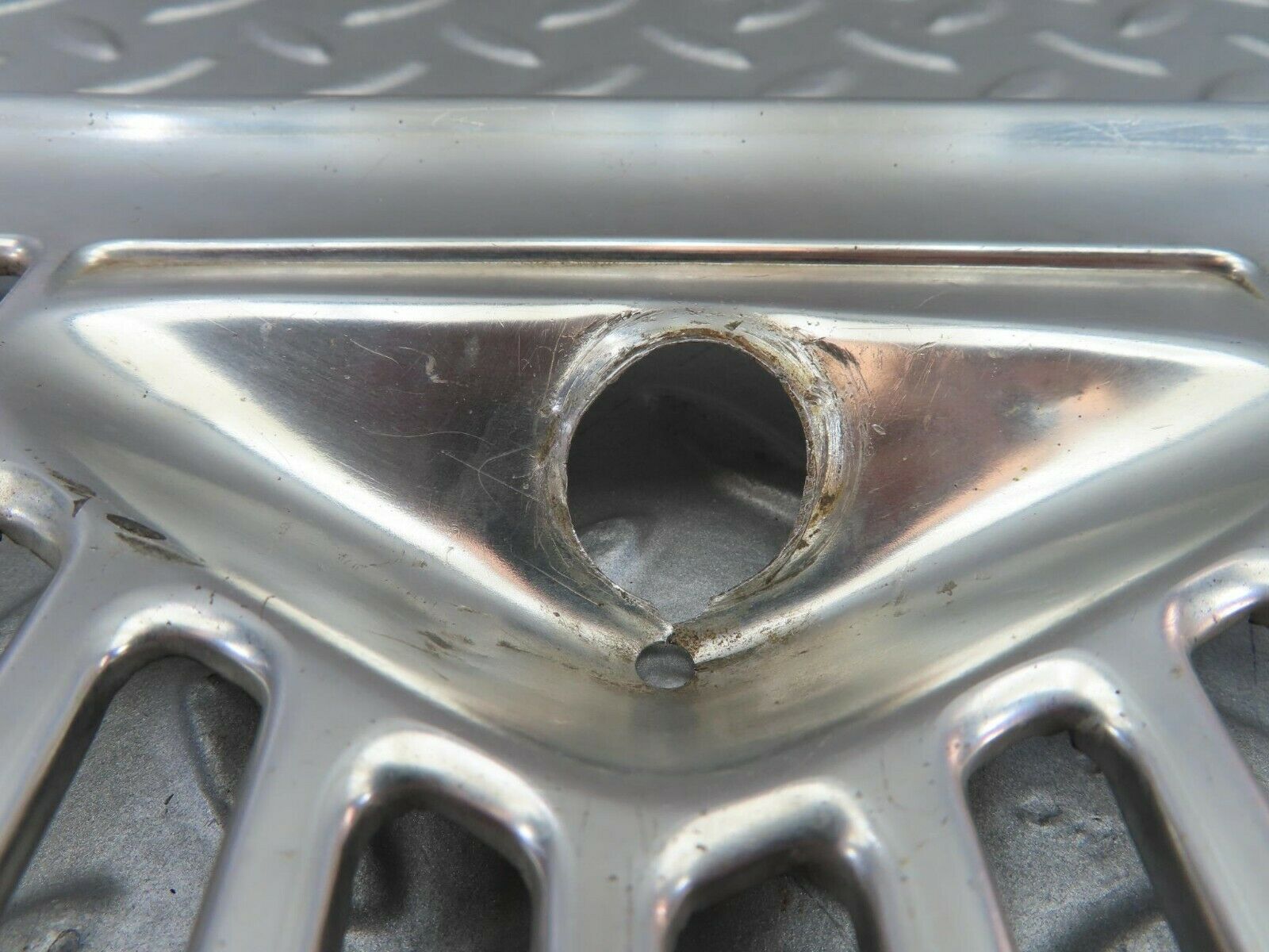 7385 Mercedes-Benz W116 450SE Air Intake Grill Chrome