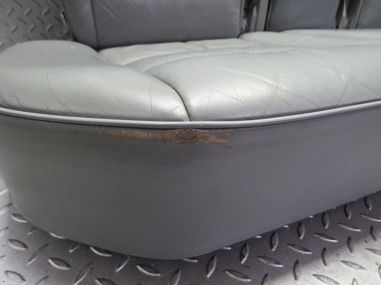 31422 Mercedes-Benz S124 220TE Wagon Rear Seat Leather Grey