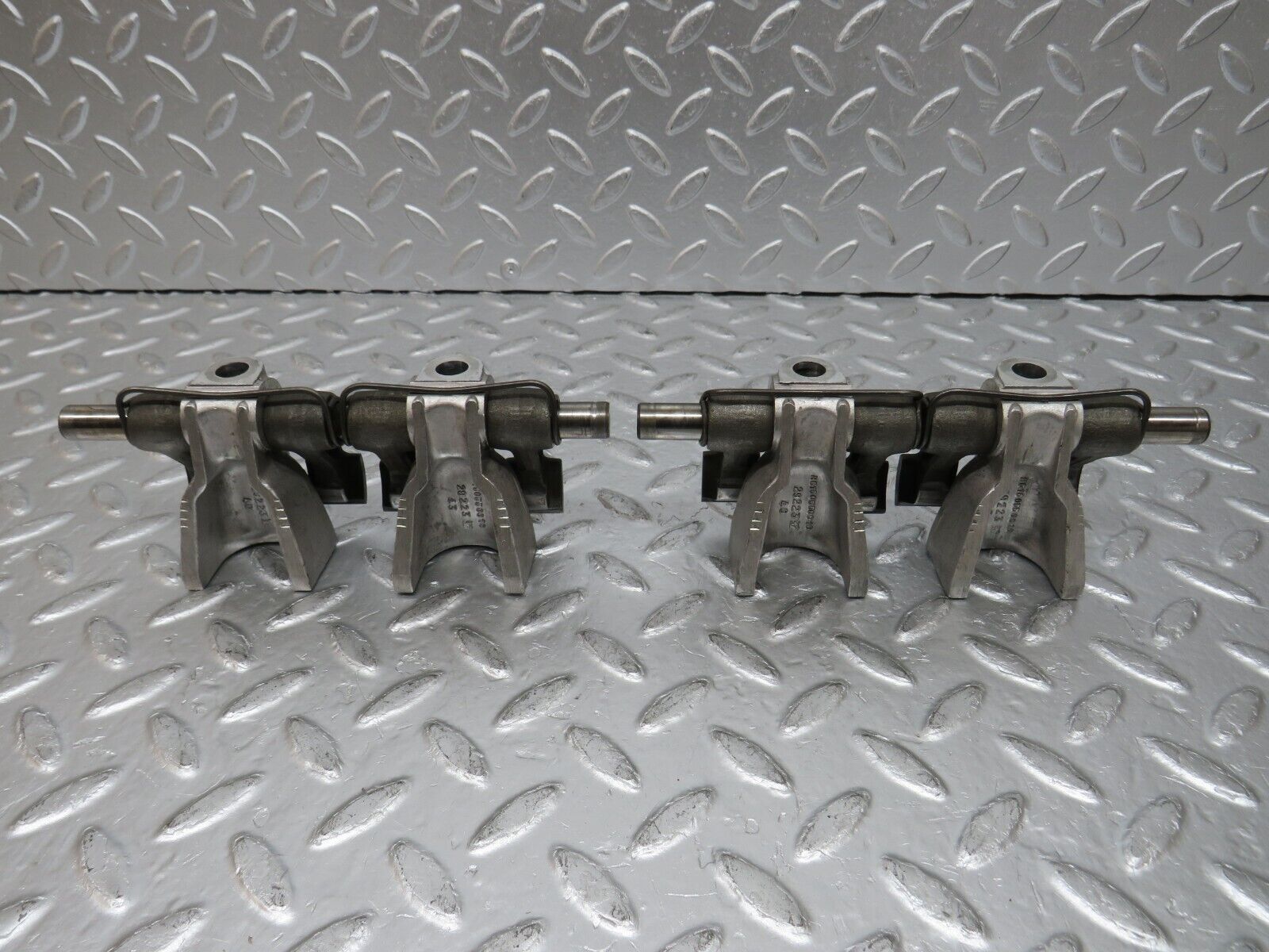 0871 Mercedes-Benz W123 240D Camshaft Rocker Arms 6160550010